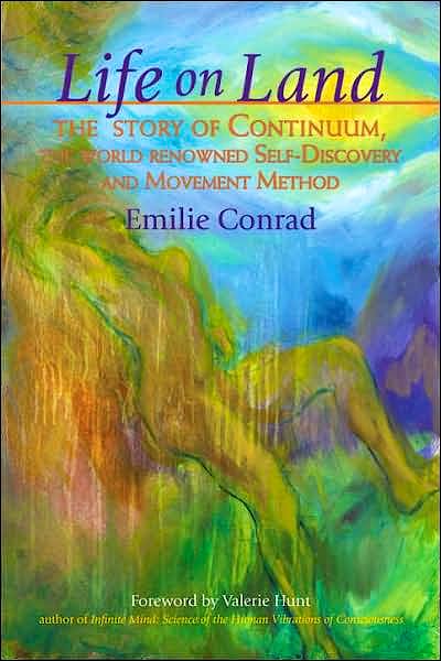 Portada del libro 9781556436451 Life on Land. the Story of Continuum, the World-Renowned Self-Discovery and Movement Method