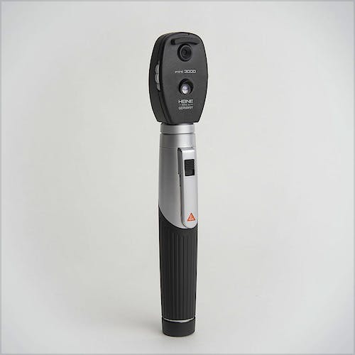 Set Oftalmoscopio-Otoscopio Heine Mini 3000 F.O., con 2 Mangos a Pilas, en Estuche Rígido