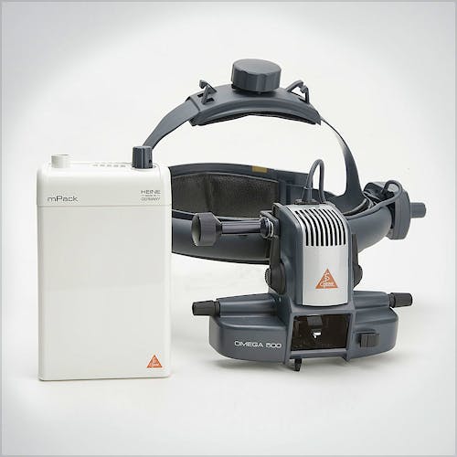 Oftalmoscopio Heine Indirecto Omega500 Kit 2 con HC 50 L y Transf. en 50 Completo, Cable Conexión, Adaptador Ángulo 90º y Soporte Instrumento