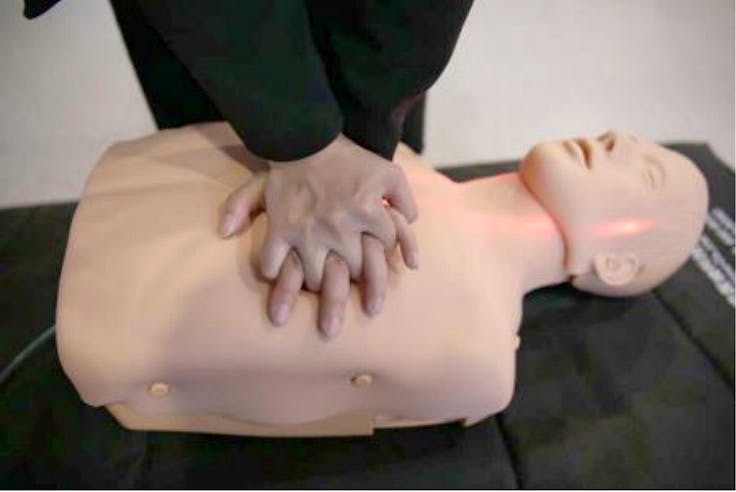 Simulador Básico de Emergencia RCP - Bruce