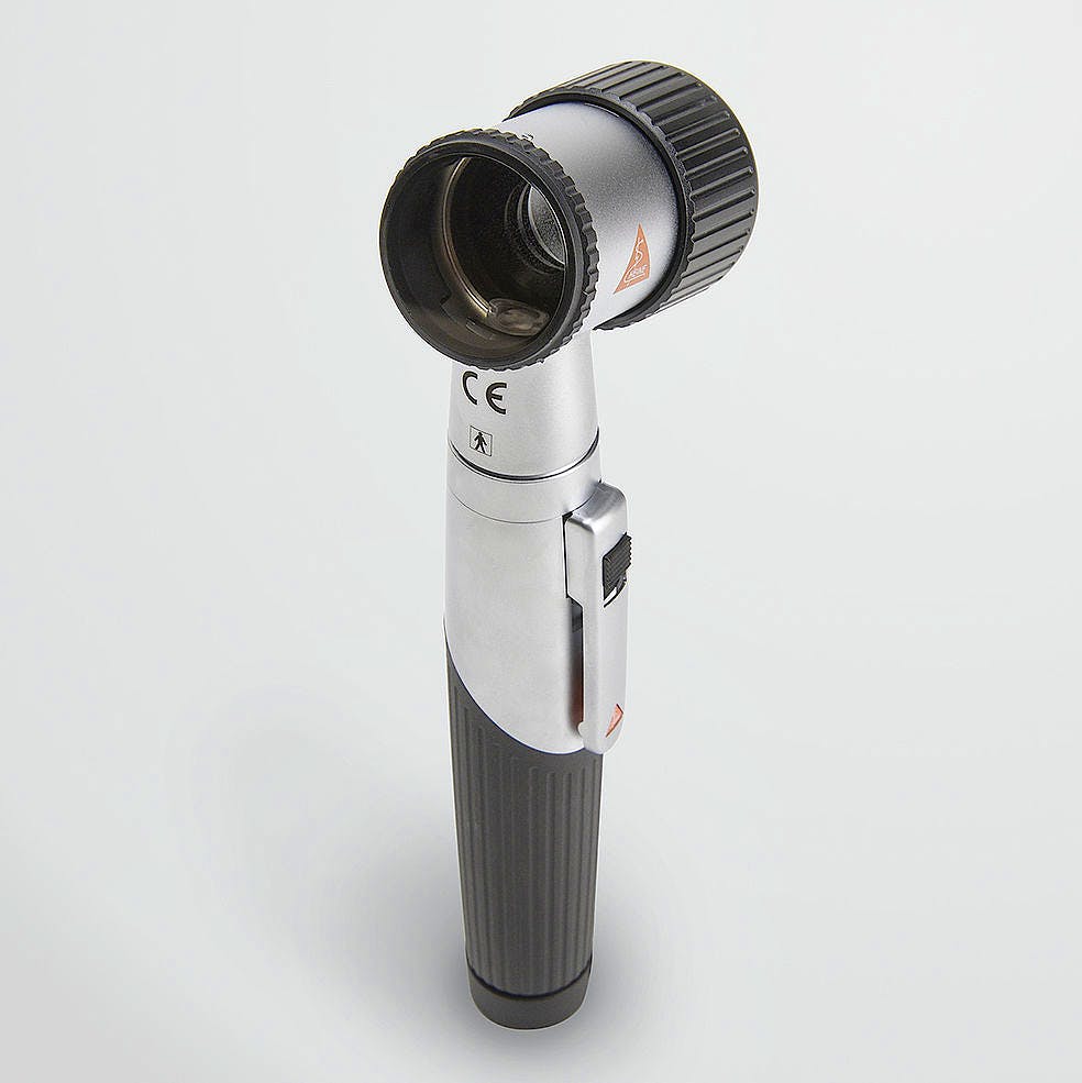 Dermatoscopio Heine Mini 3000 Led con Disco de Contacto con Marcaje de Escala, Aceite 10 ml., Mango a Pilas y Estuche con Cremallera