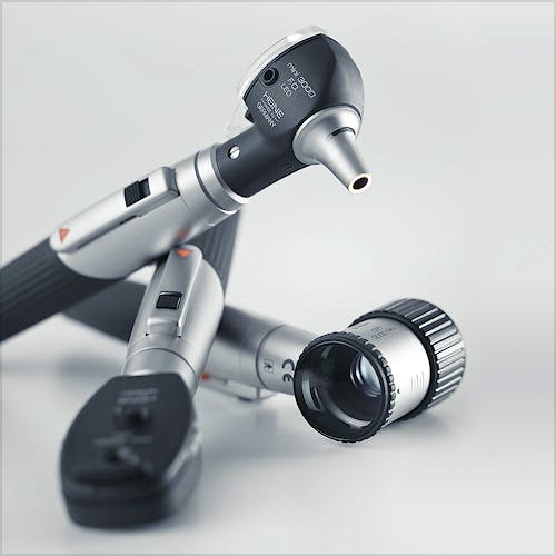 Otoscopio HEINE Mini 3000 XHL F.O. con 4 Espéculos Uso Continuo y 5 Espéculos Desechables de 2,5 y 4 mm., Mango a Pilas