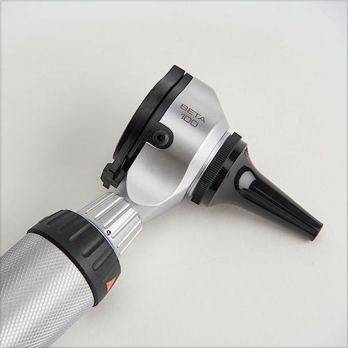 Otoscopio Heine Beta100 2,5 V., con Mango a Pilas