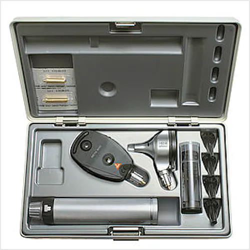 Set Oftalmoscopio-Otoscopio Heine Beta 200 con Mango a Pilas, en Estuche Rígido