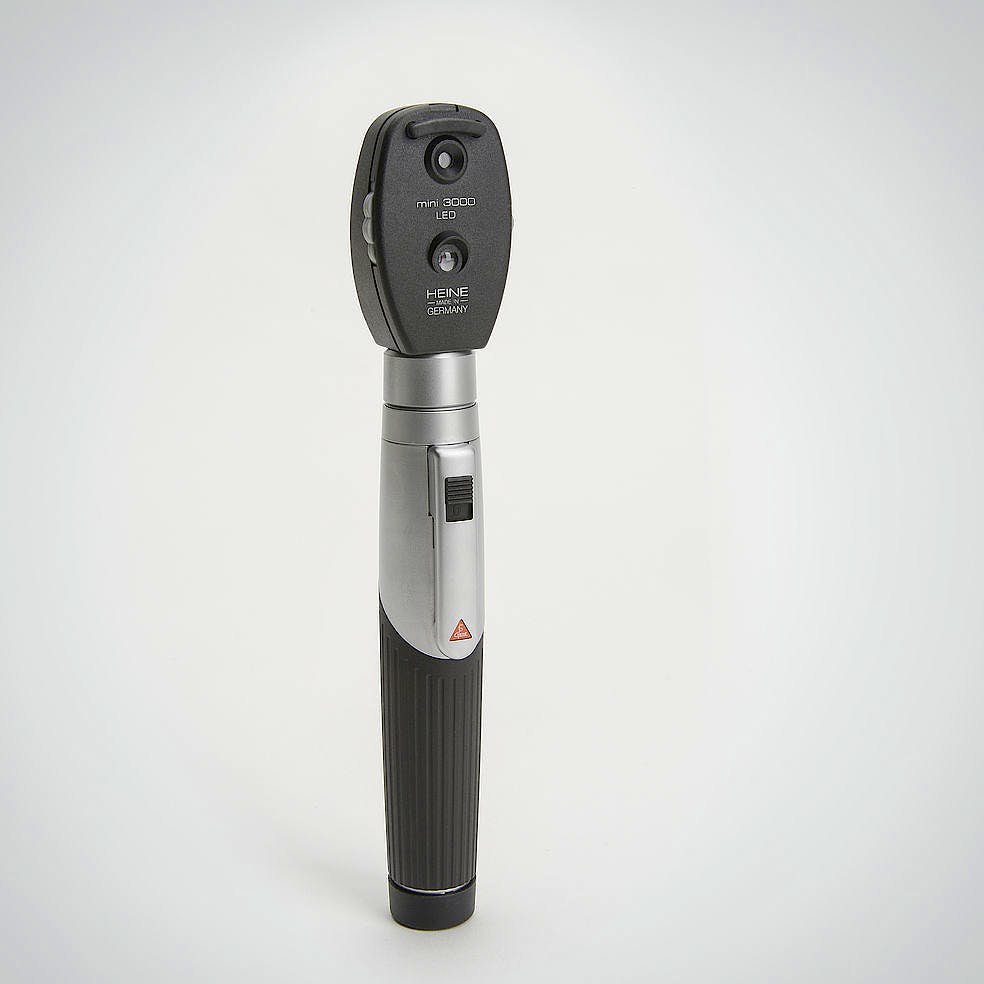 Oftalmoscopio Heine Mini 3000 LED, con Mango a Pilas y Estuche Rígido