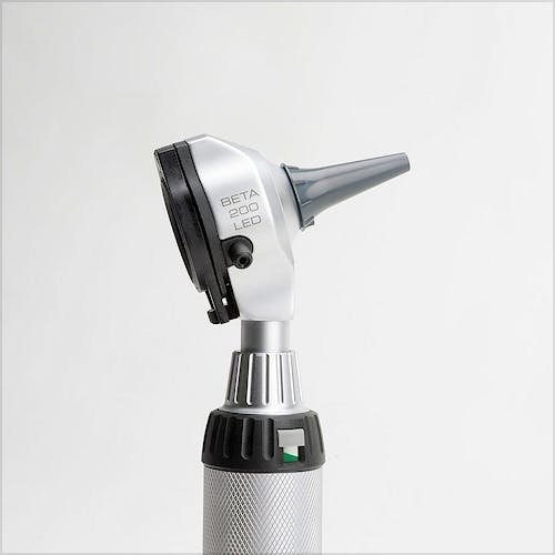 Set Oftamoscopio-Otoscopio Heine Beta 200 LED, Mango Recargable Beta 4 USB, con Cable y Enchufe a Red, en Estuche Rígido